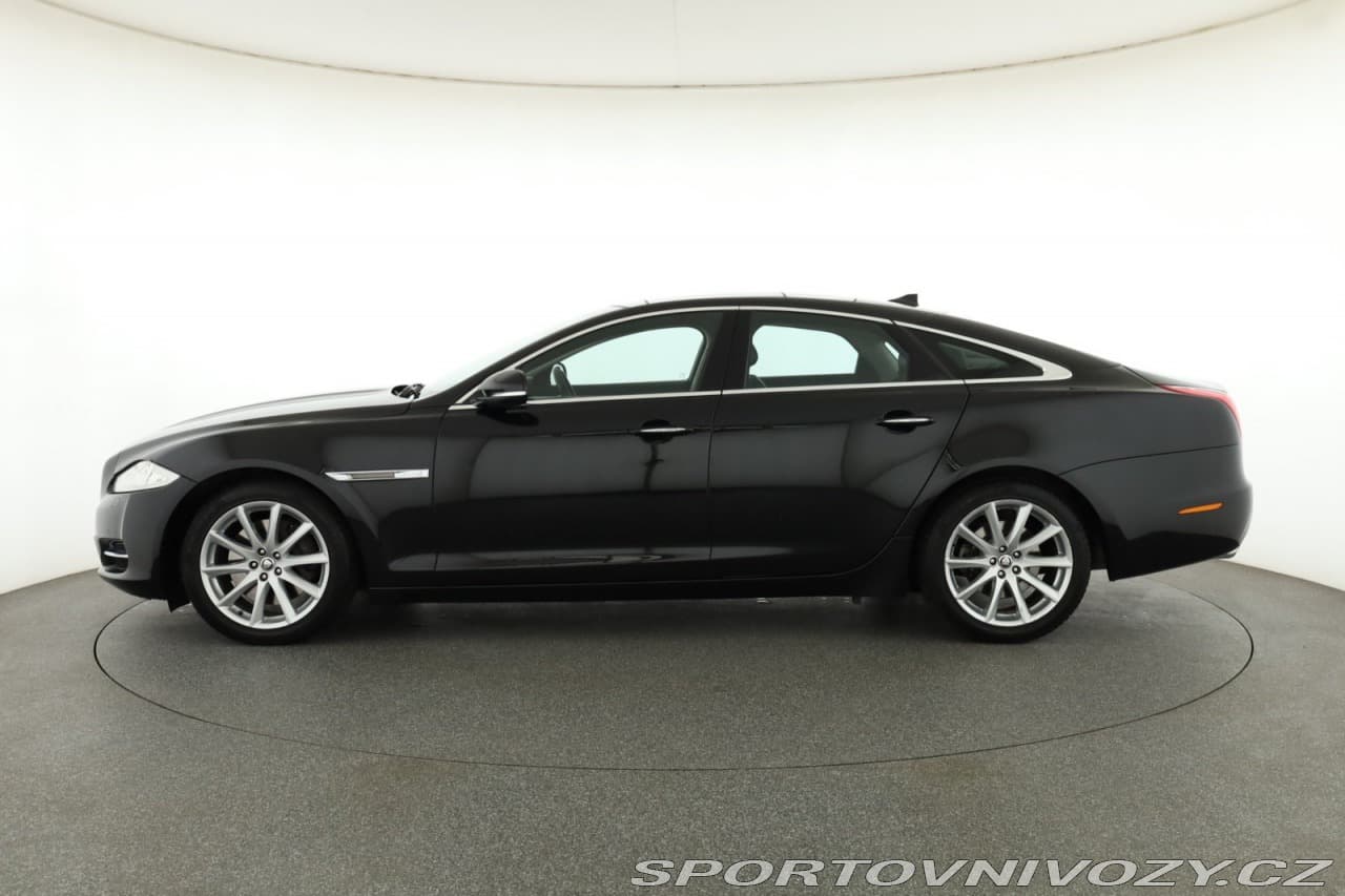 2013 Jaguar XJ - 3