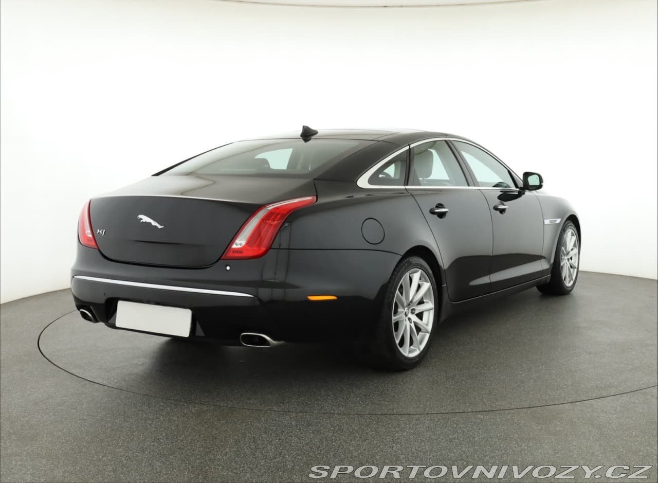 2013 Jaguar XJ - 5