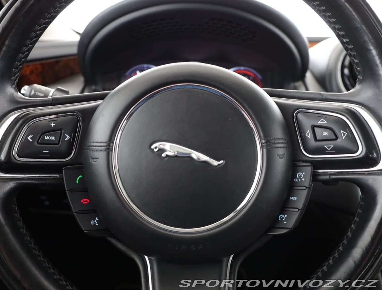 2013 Jaguar XJ - 8