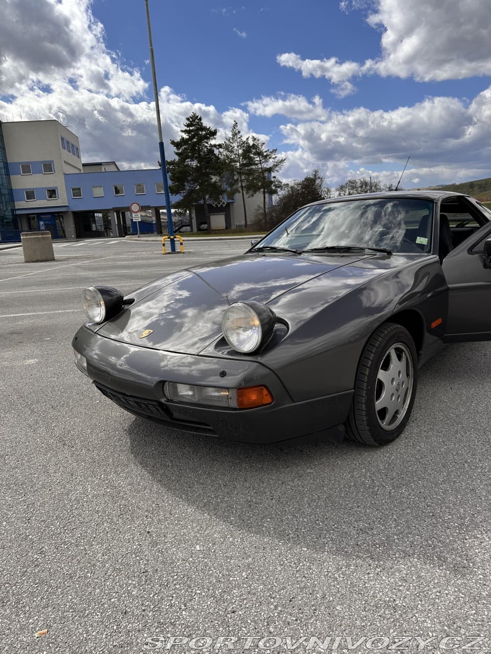 1988 Porsche 928 - 11
