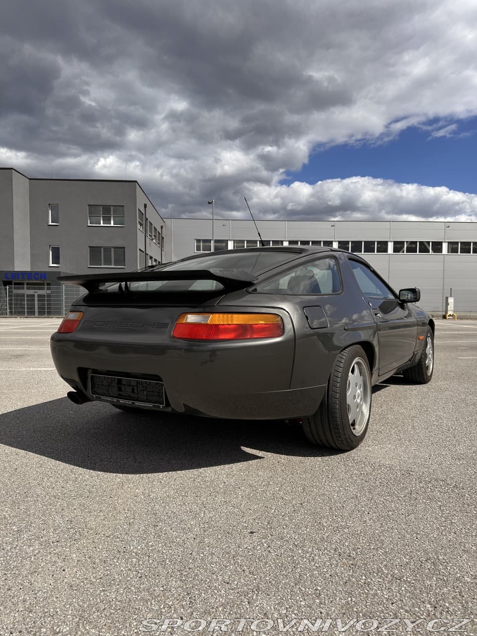 1988 Porsche 928 - 5