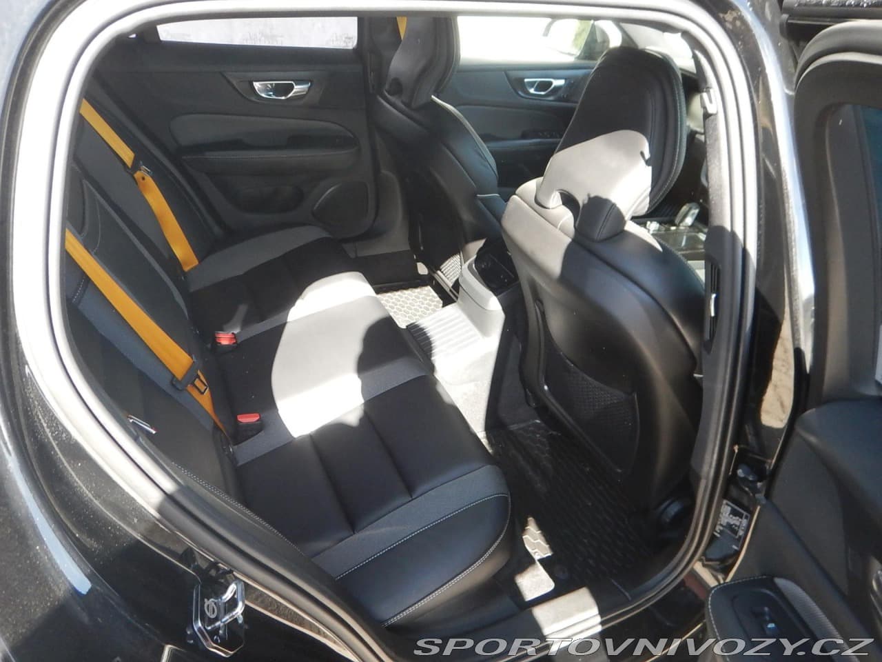 2020 Volvo V60 - 12