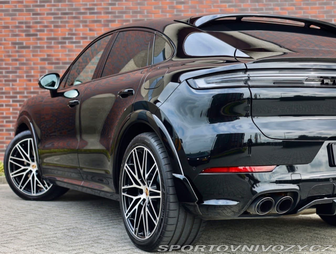 2025 Porsche CAYENNE - 4