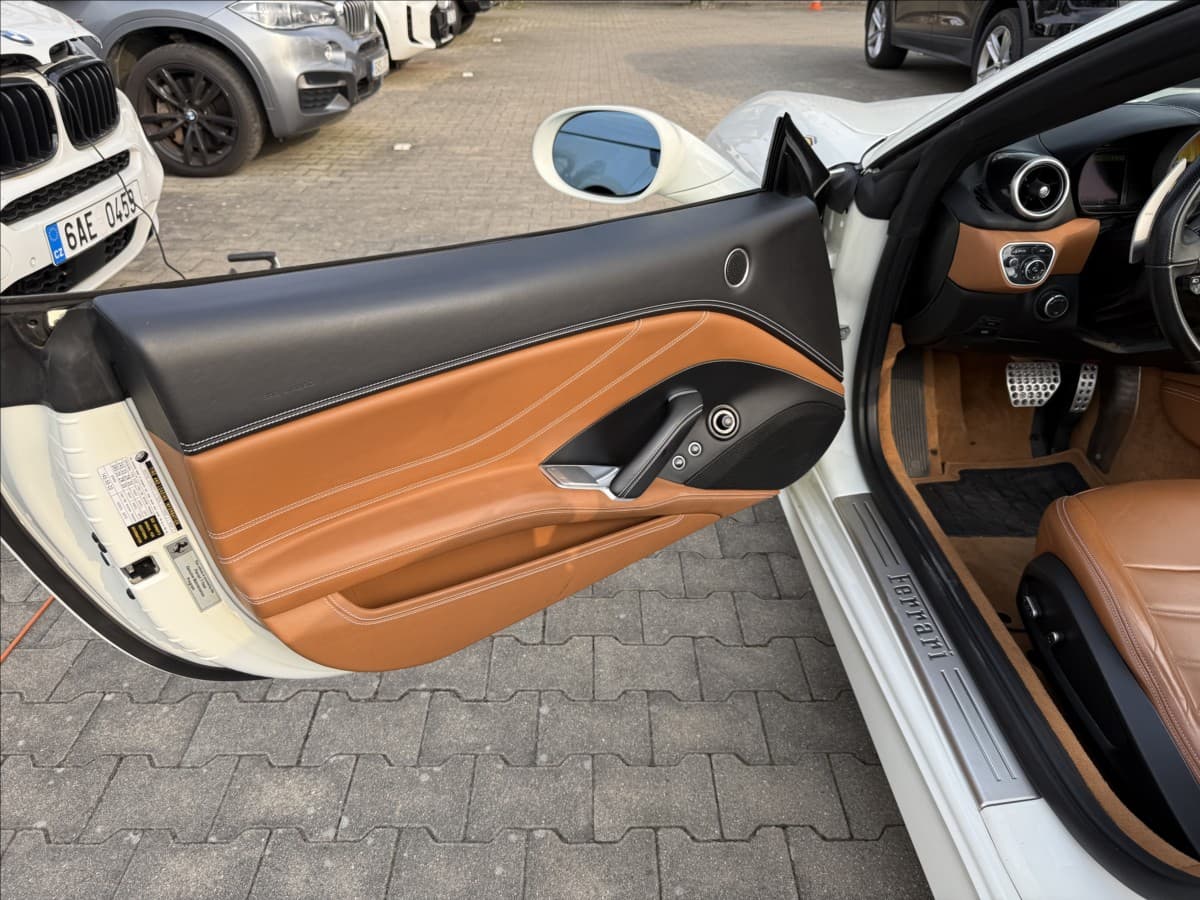 2017 Ferrari CALIFORNIA - 12