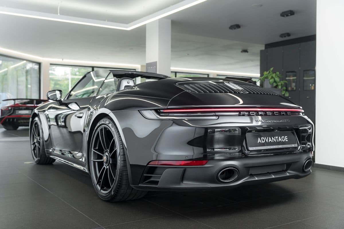 2022 Porsche 911 - 4