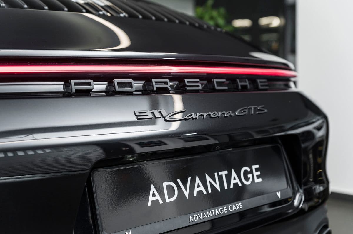 2022 Porsche 911 - 9