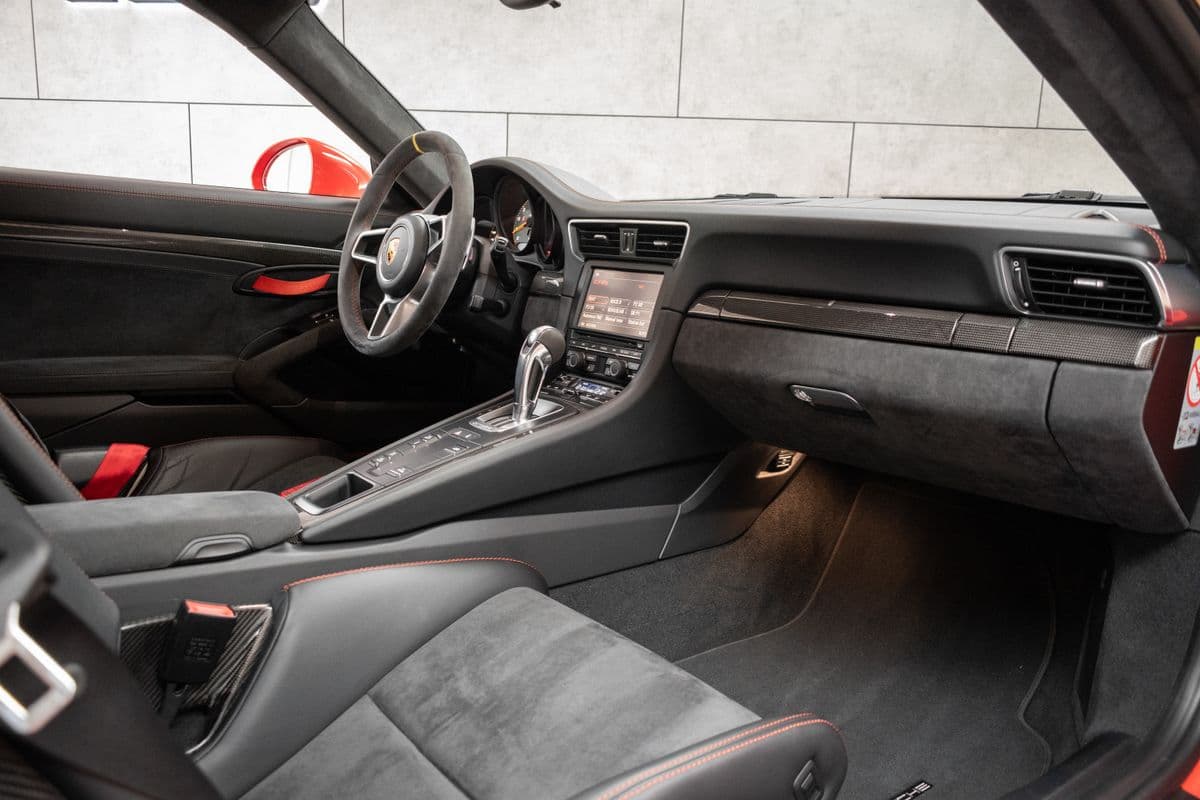 2016 Porsche 911 - 16