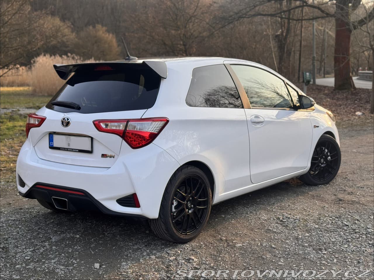 2018 Toyota YARIS - 3