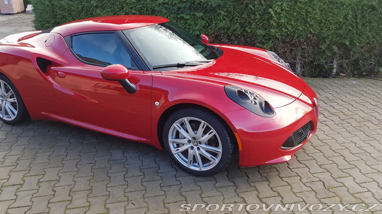 2015 Alfa Romeo 4C - 2