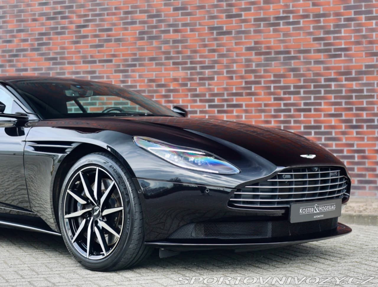 2020 Aston Martin DB11 - 15