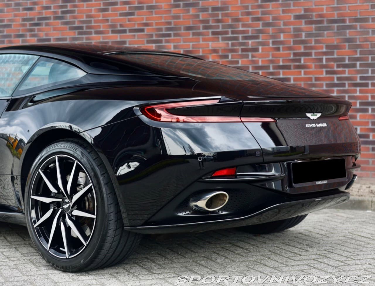 2020 Aston Martin DB11 - 17