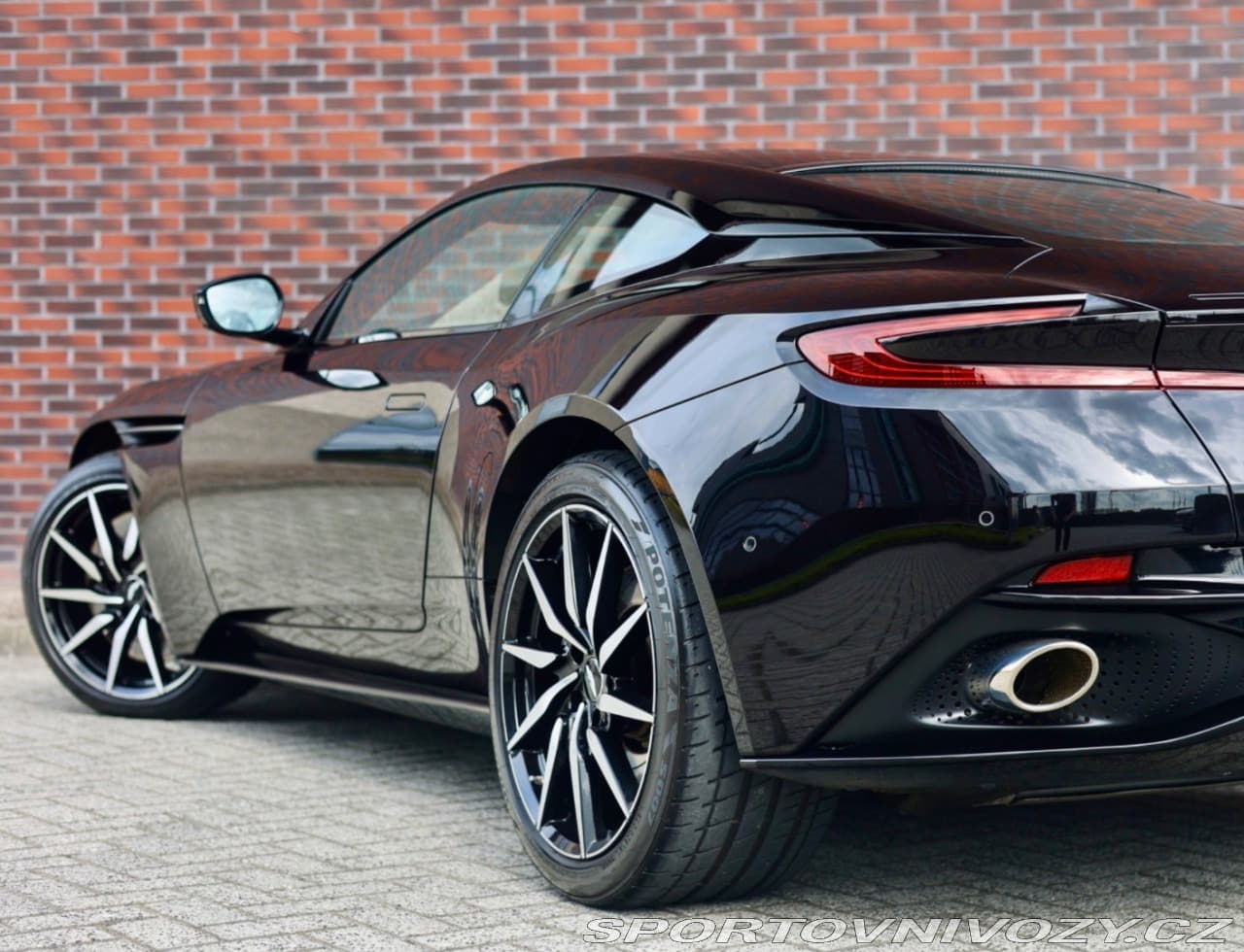 2020 Aston Martin DB11 - 4