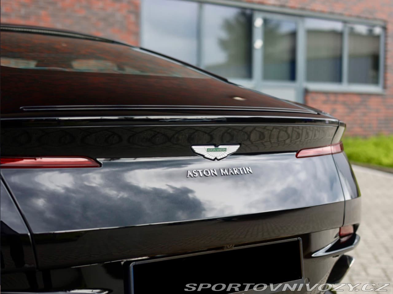 2020 Aston Martin DB11 - 8