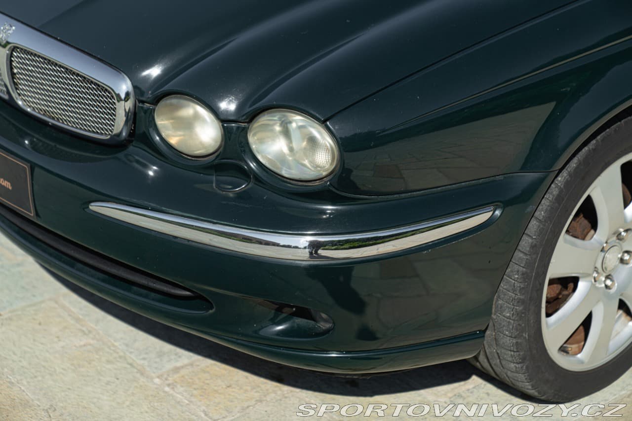 2002 Jaguar X-TYPE - 11