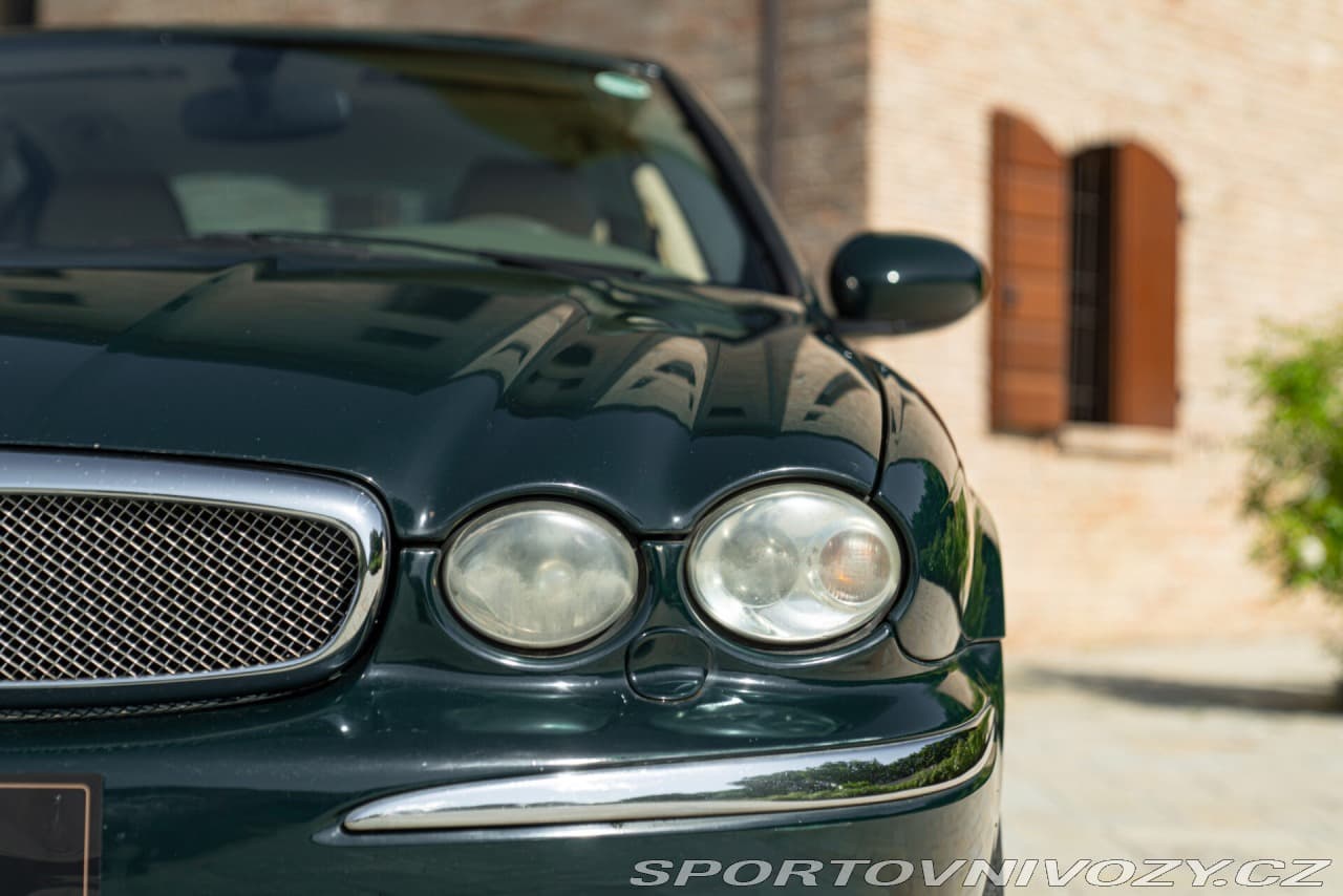 2002 Jaguar X-TYPE - 18