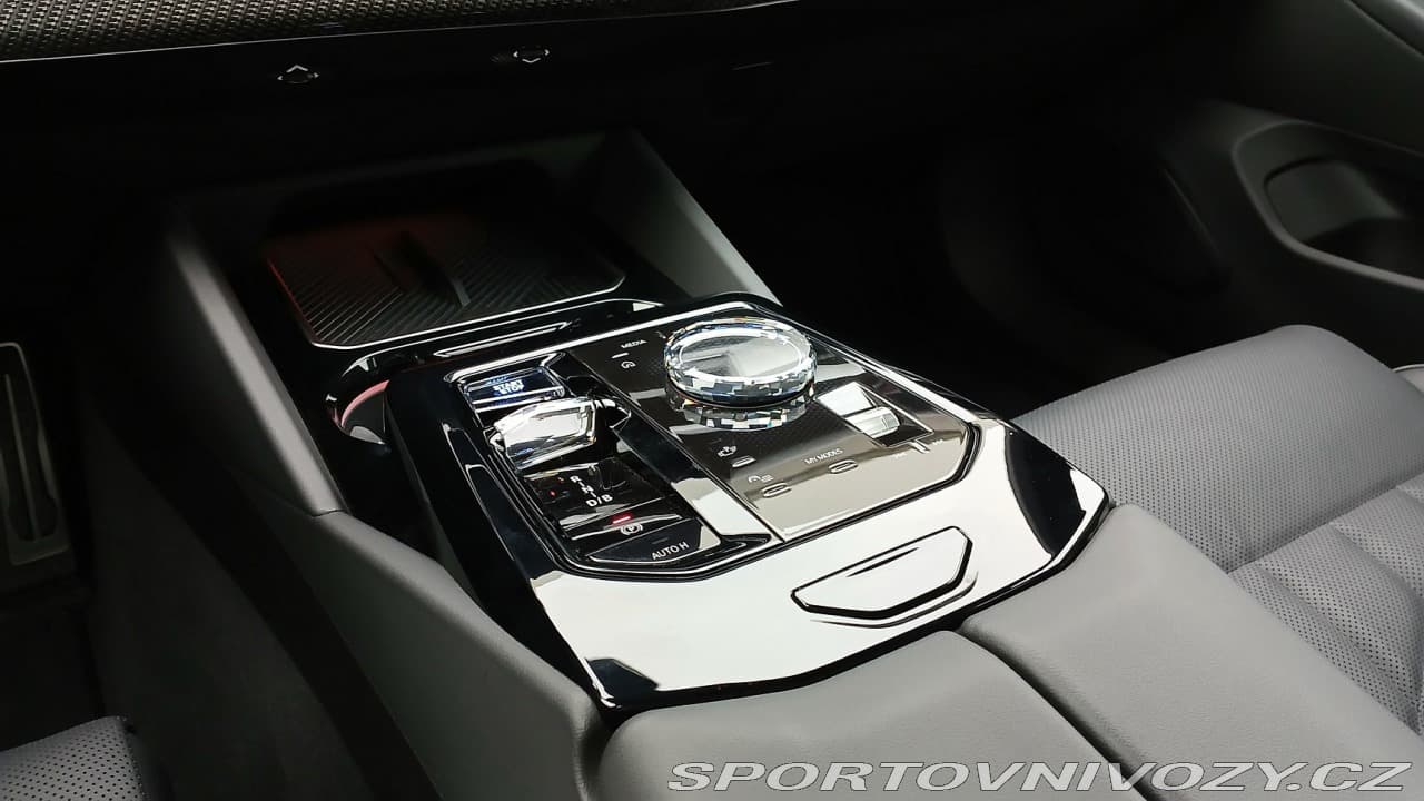 2024 BMW I5 - 11