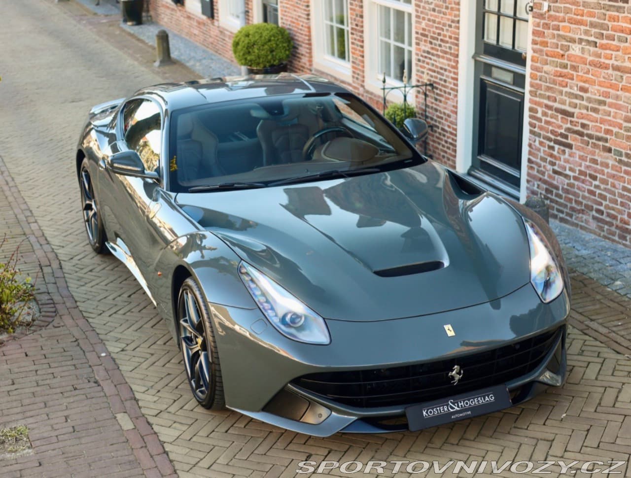 2013 Ferrari F12 - 11