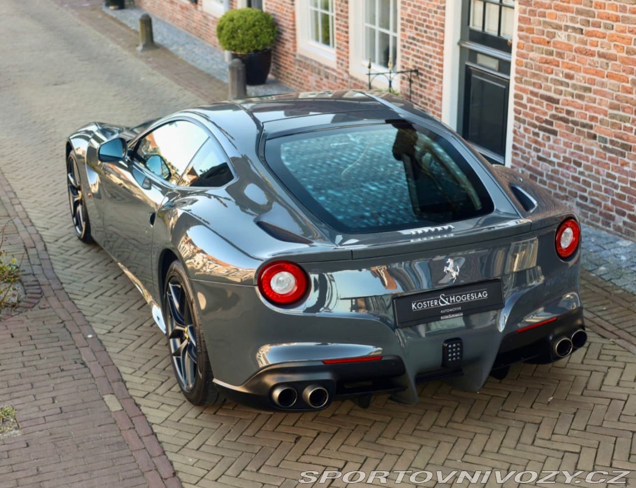2013 Ferrari F12 - 12