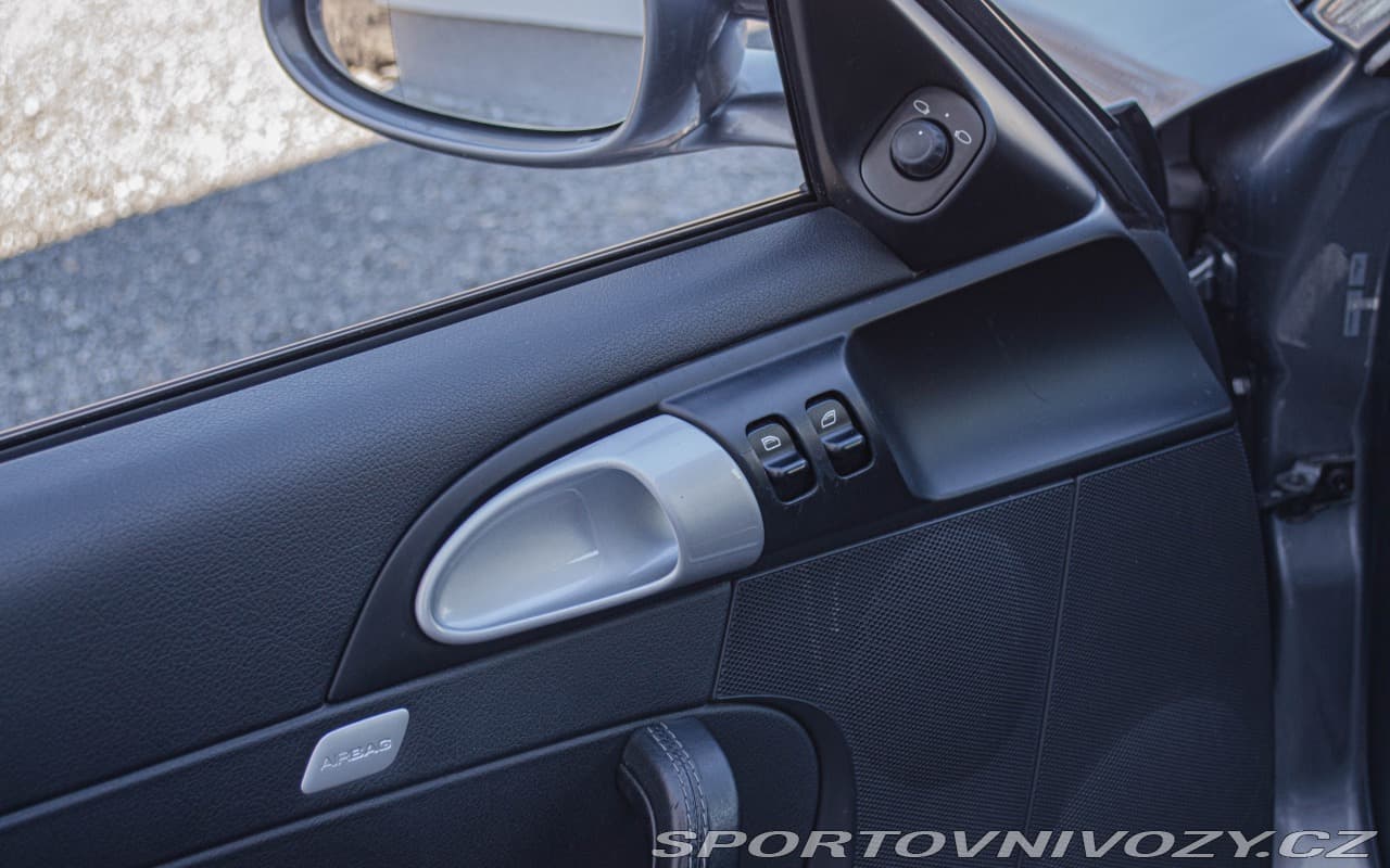 2005 Porsche 911 - 18