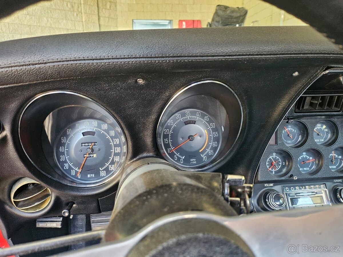 1974 Chevrolet CORVETTE - 9