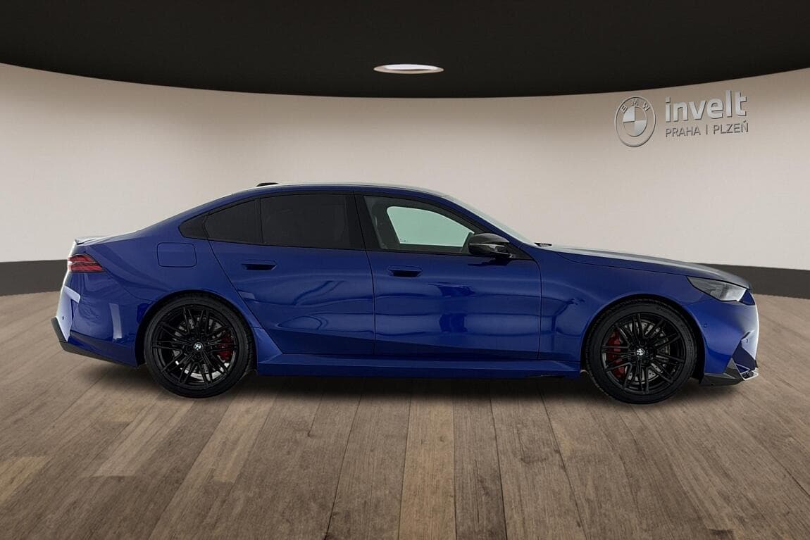 2025 BMW M5 - 2