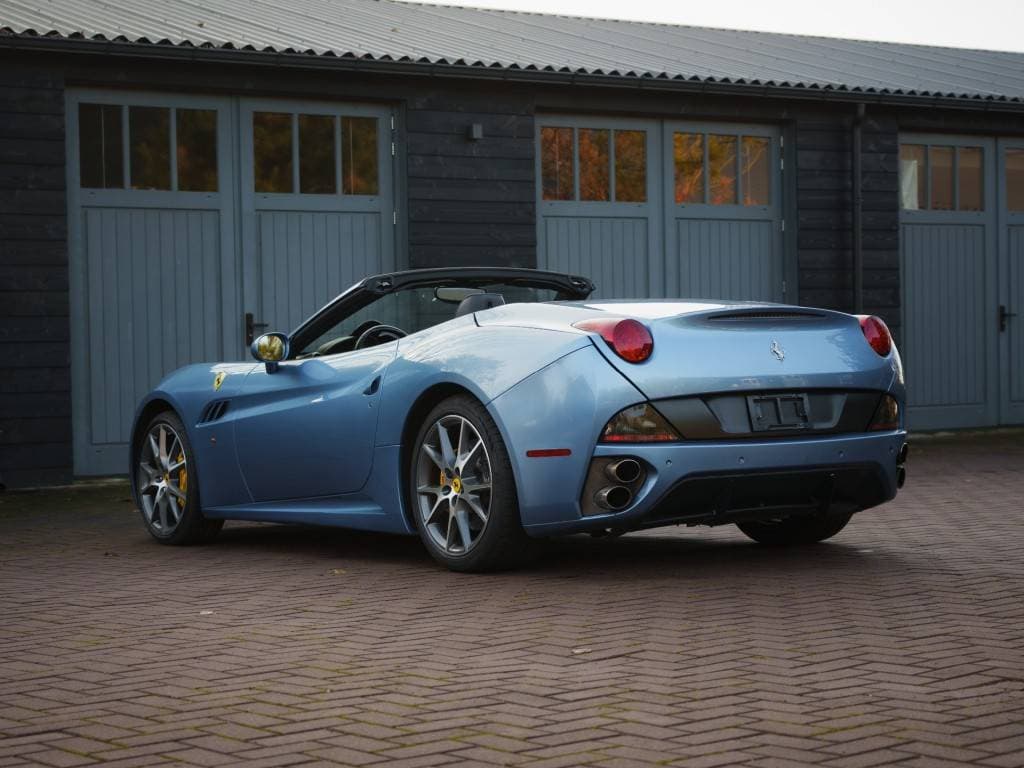 2010 Ferrari CALIFORNIA - 11