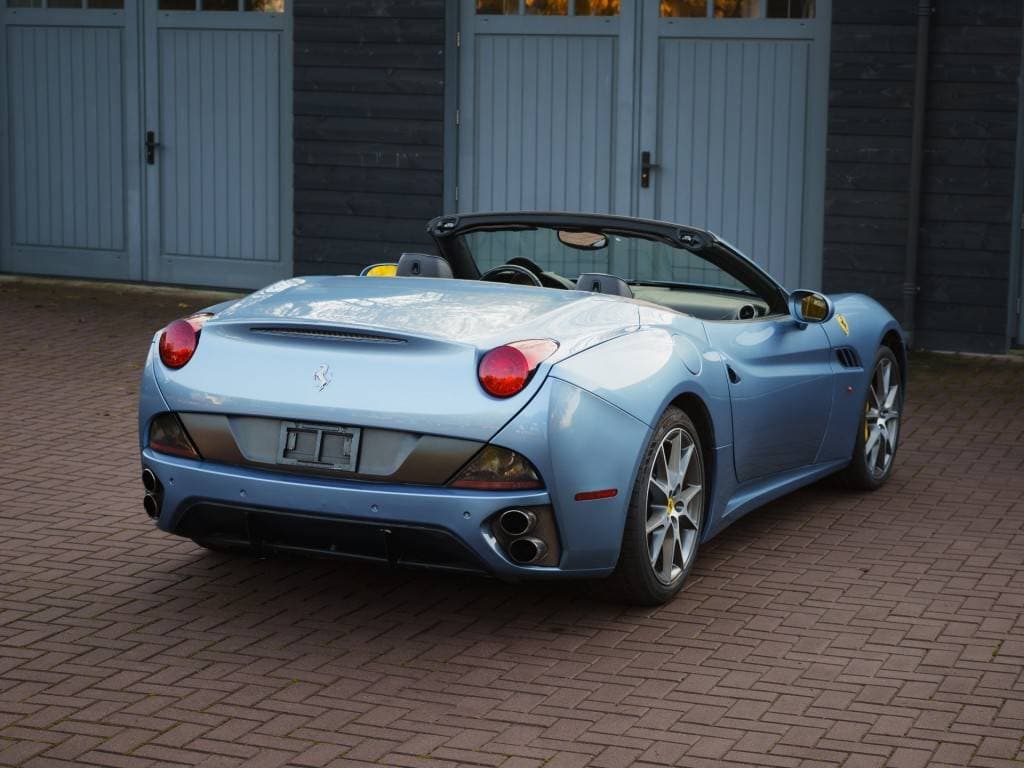 2010 Ferrari CALIFORNIA - 12