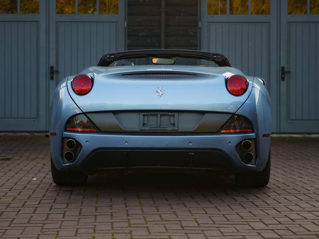 2010 Ferrari CALIFORNIA - 13