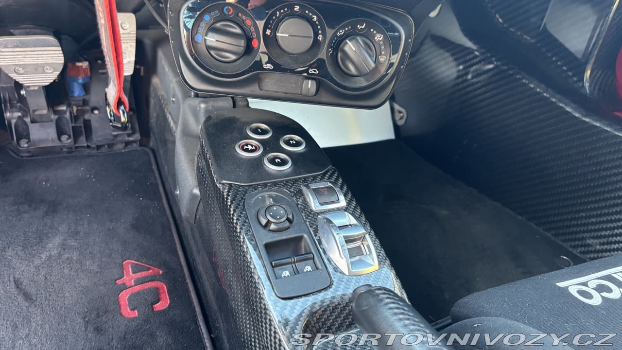 2015 Alfa Romeo 4C - 11