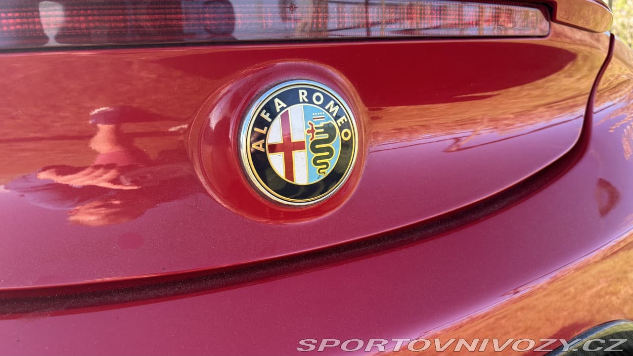 2015 Alfa Romeo 4C - 14