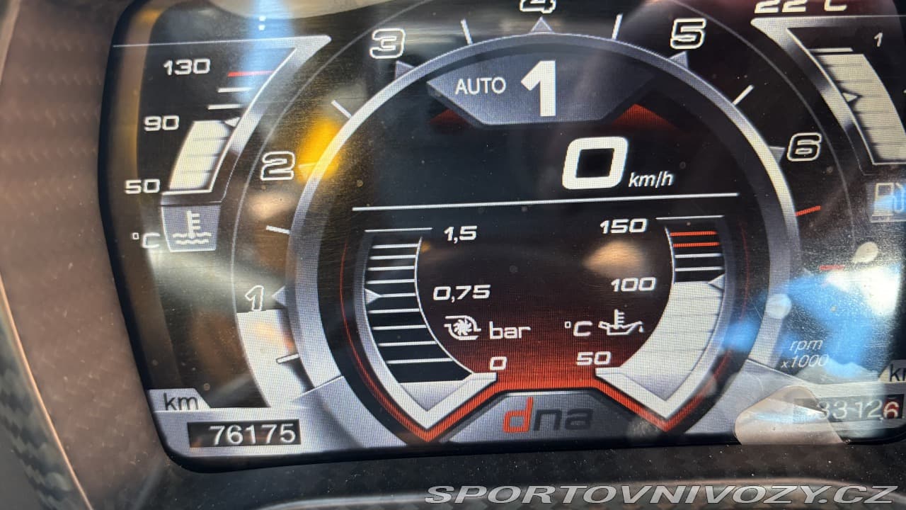 2015 Alfa Romeo 4C - 17