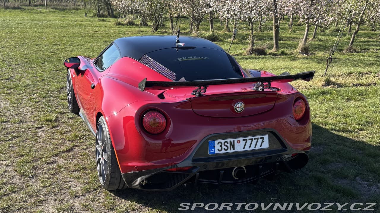 2015 Alfa Romeo 4C - 5