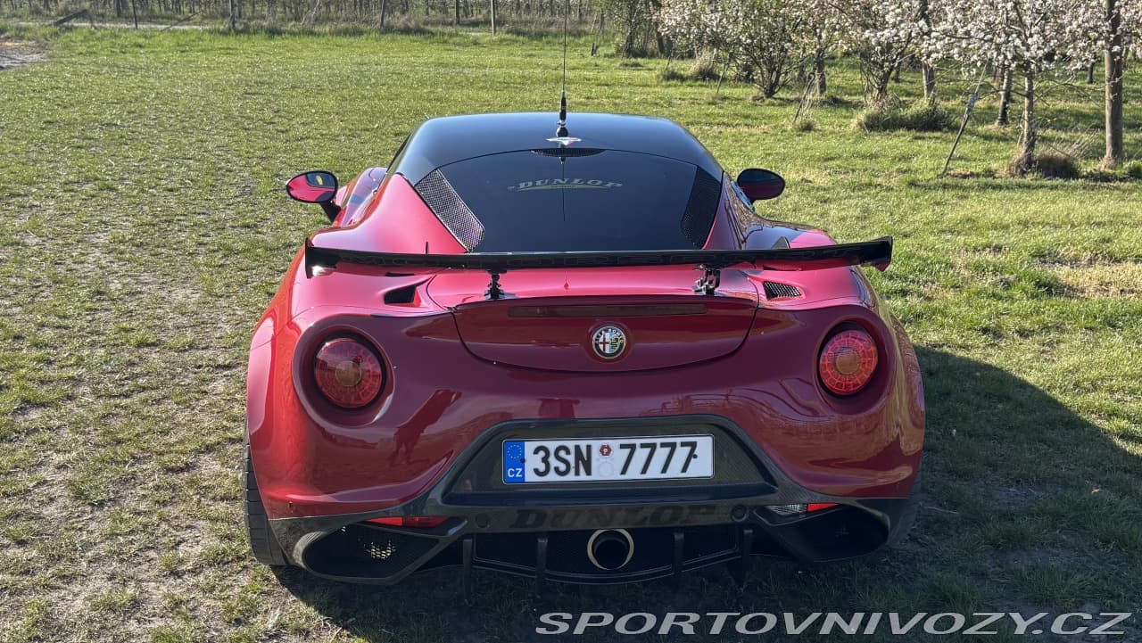 2015 Alfa Romeo 4C - 6