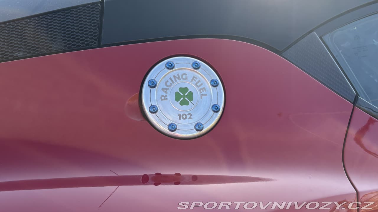 2015 Alfa Romeo 4C - 7