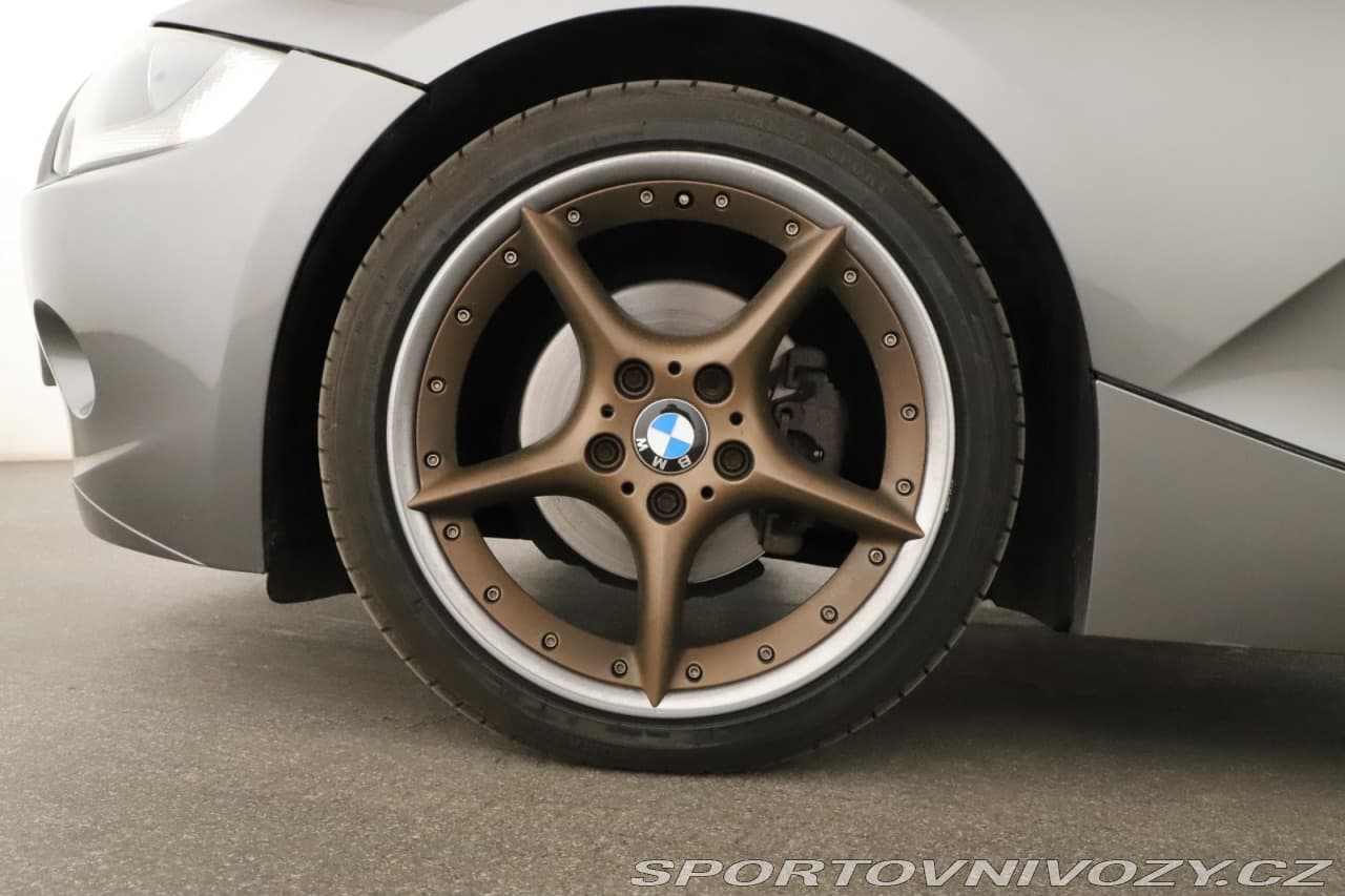 2005 BMW Z4 - 11