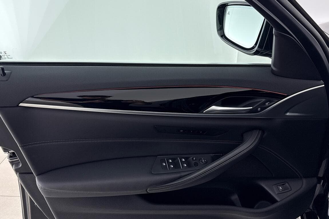 2021 BMW 5-SERIES - 15