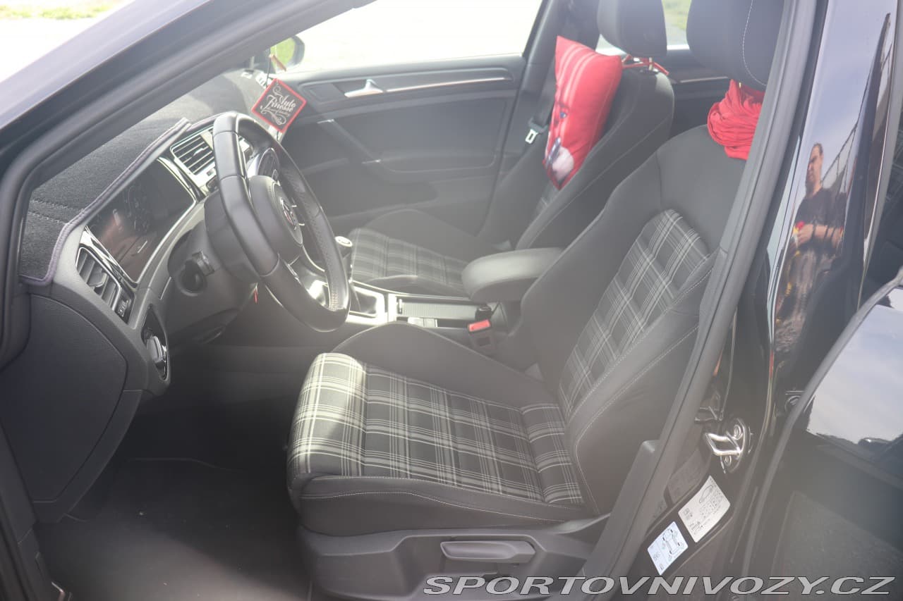 2017 Volkswagen GOLF - 9