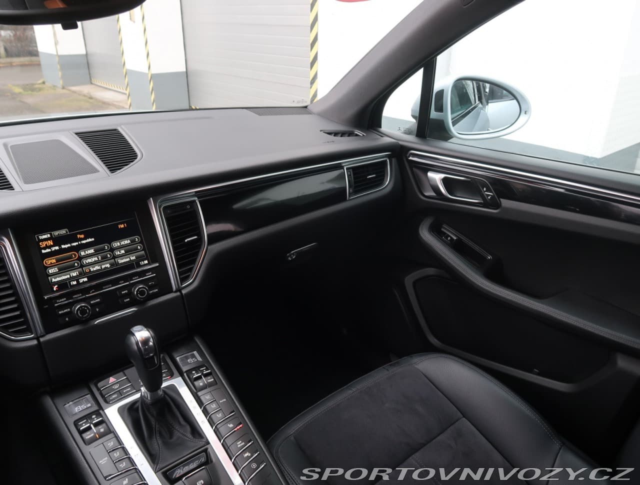2014 Porsche MACAN - 8