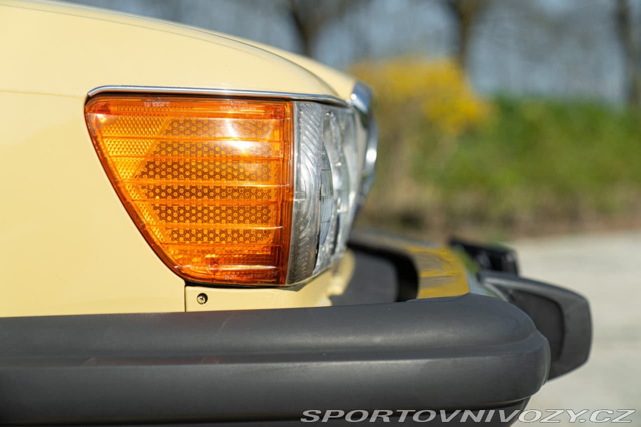 1977 Mercedes-Benz SL - 13