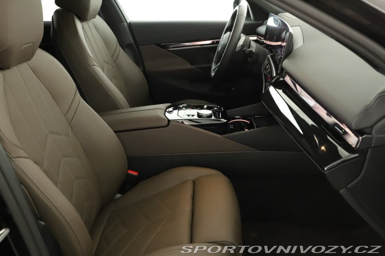 2025 BMW 5-SERIES - 7