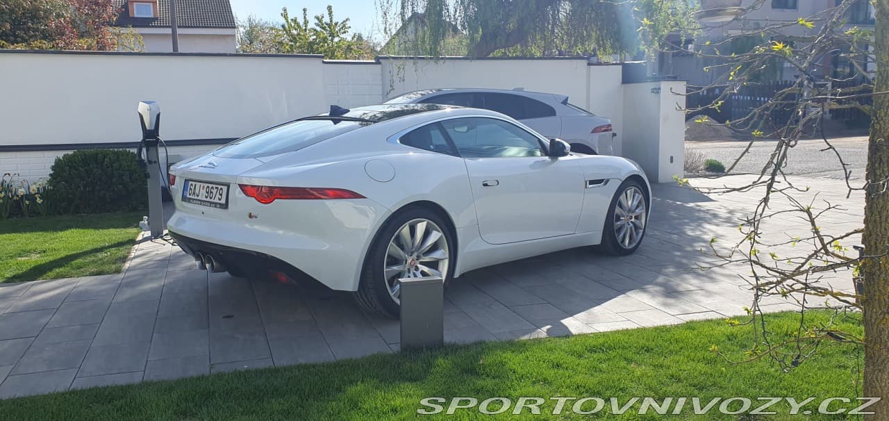 2016 Jaguar F-TYPE - 10