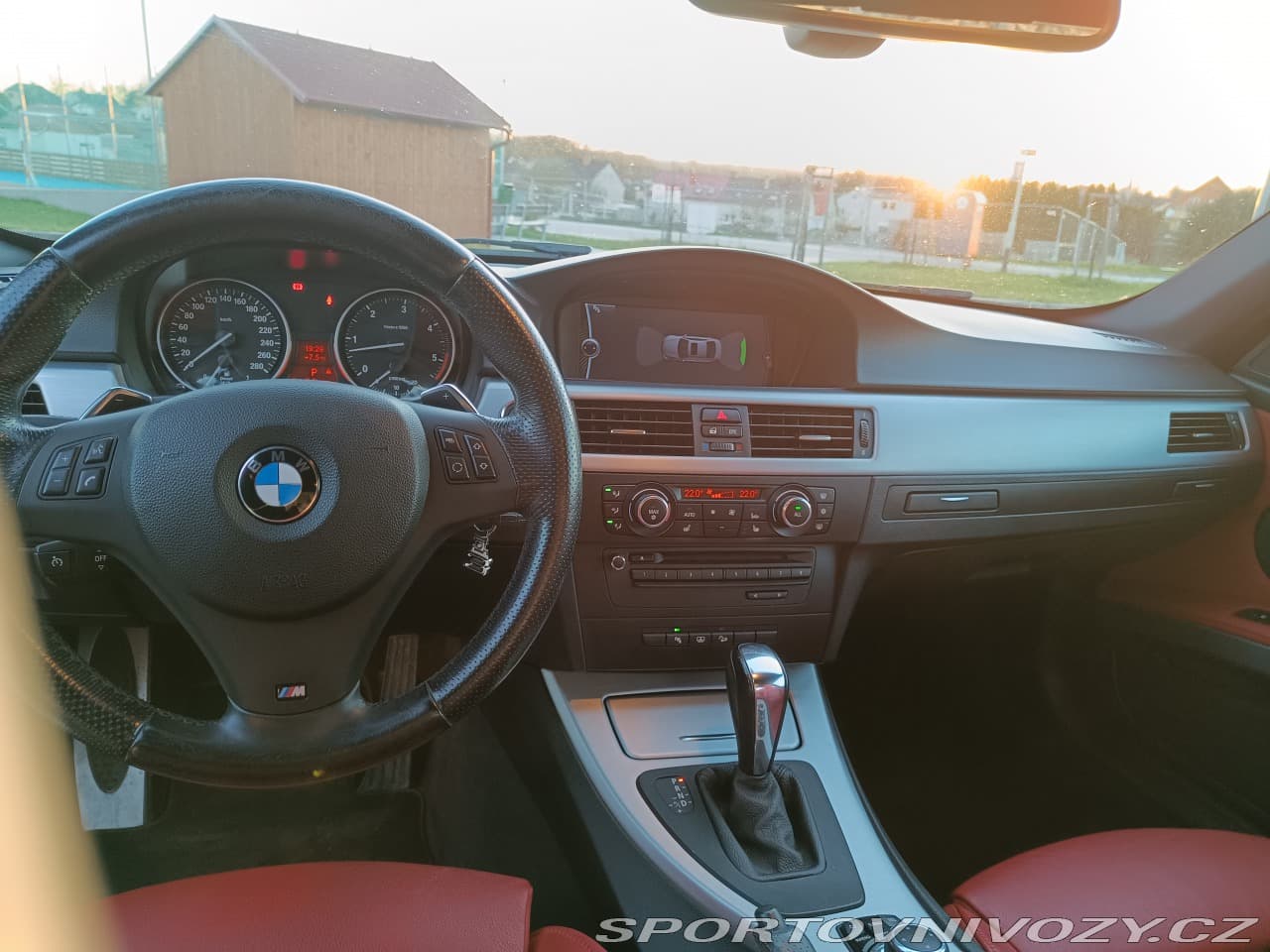 2010 BMW 3-SERIES - 16