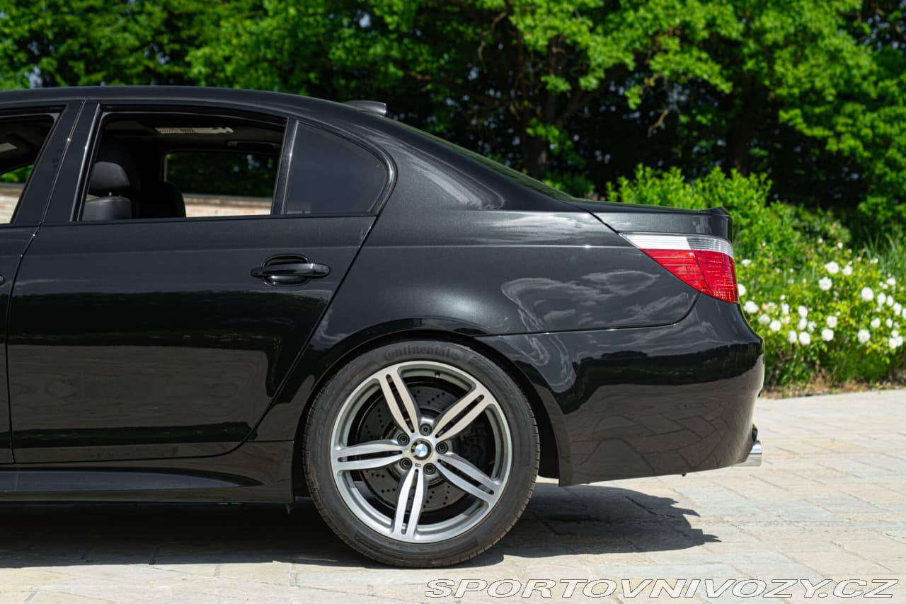 2005 BMW M5 - 10