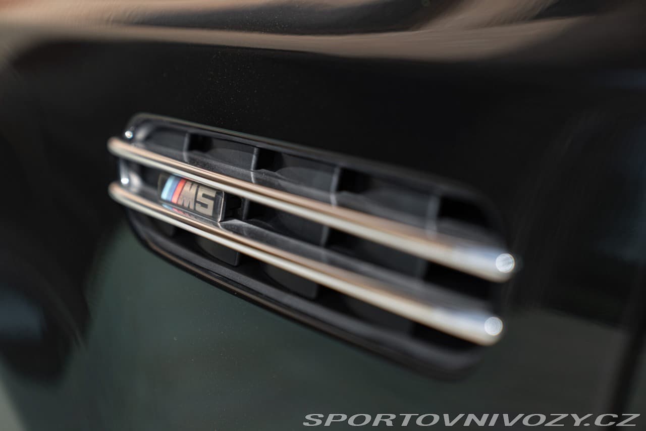 2005 BMW M5 - 12