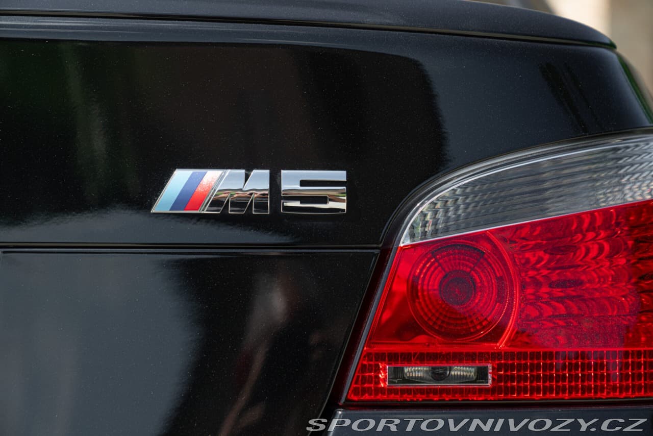 2005 BMW M5 - 14