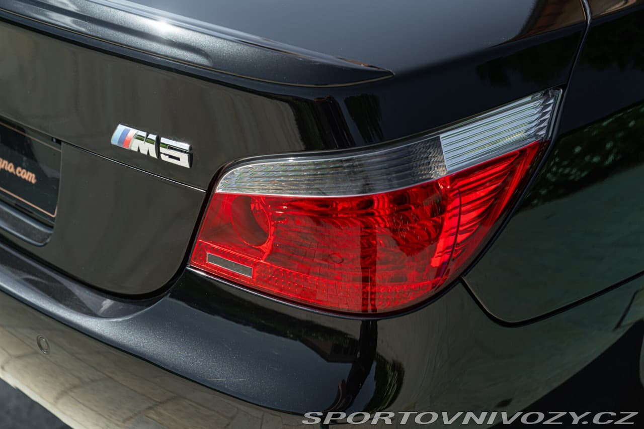 2005 BMW M5 - 18