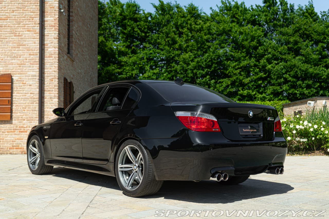 2005 BMW M5 - 7