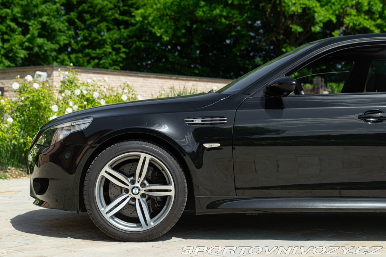 2005 BMW M5 - 9