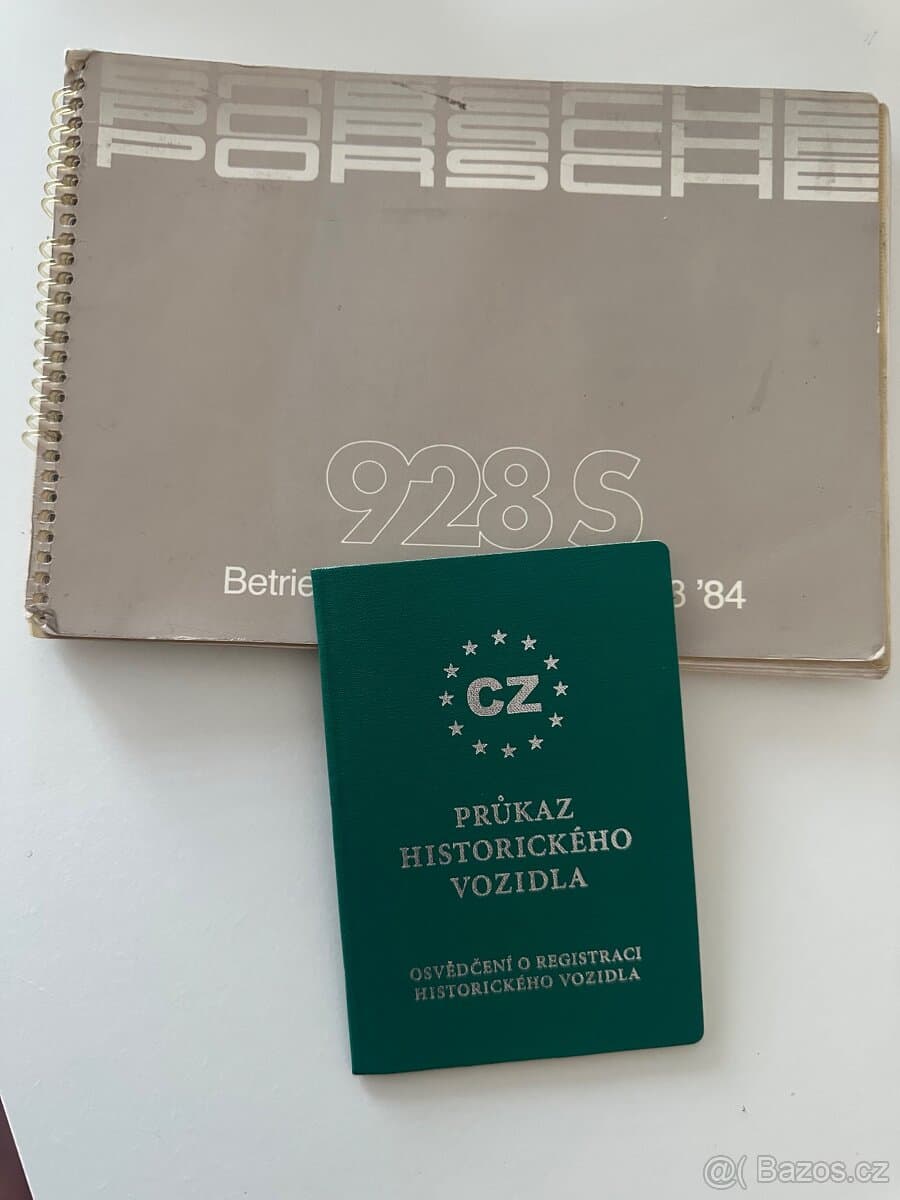 1984 Porsche 928 - 10