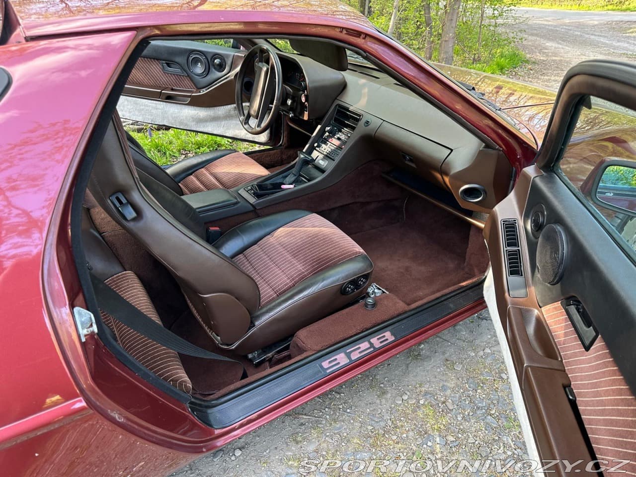1984 Porsche 928 - 8